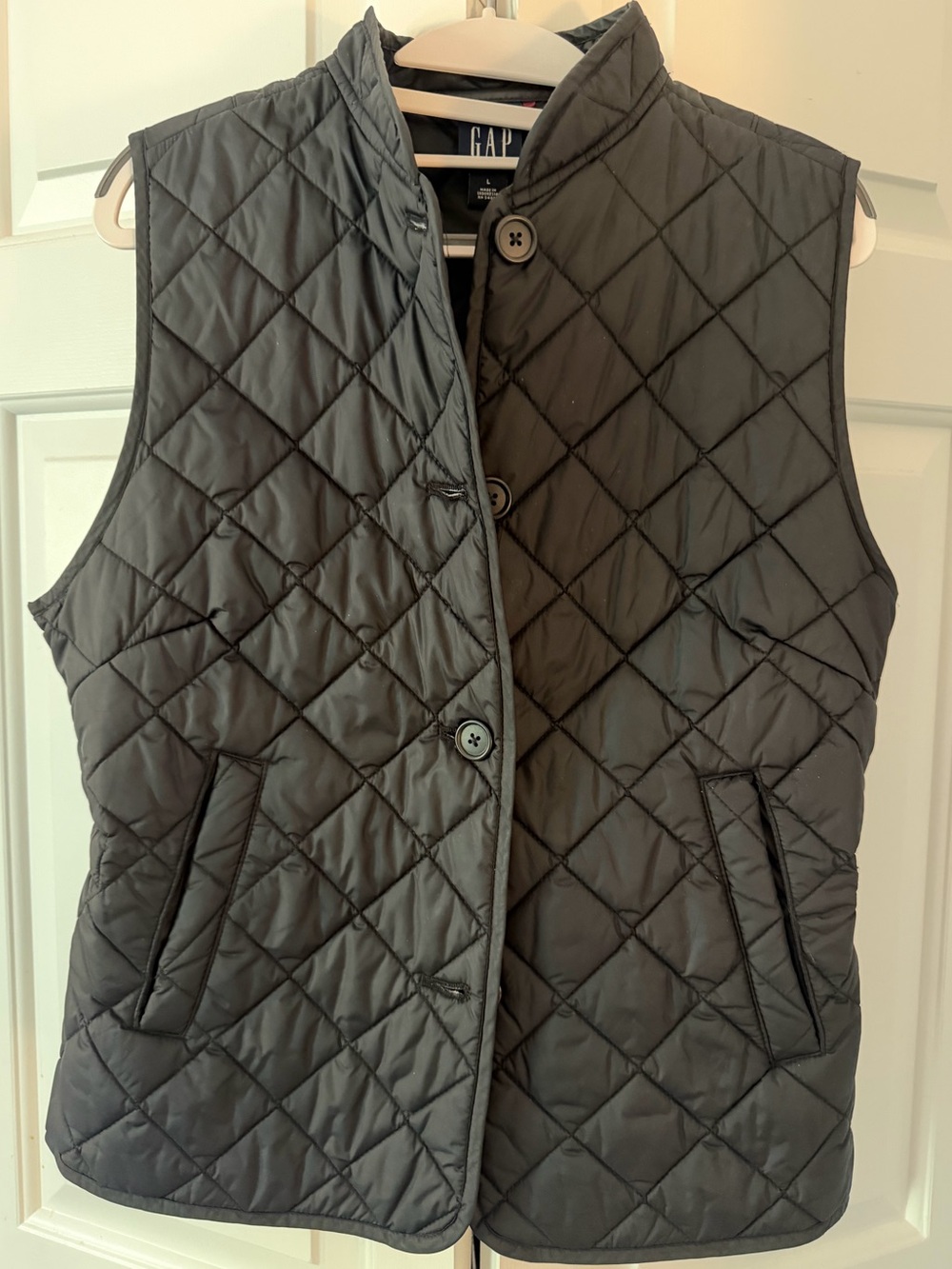 GAP Quilted Diamond-Pattern Sleeveless Vest - Charcoal
